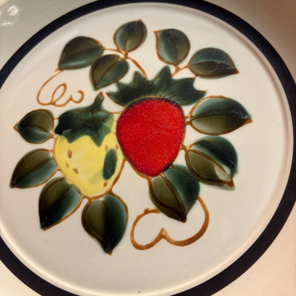 Vintage Strawberries Stoneware Platter 12 Inch Hand Decorated Made in Japan 4112 - Picture 3 of 4